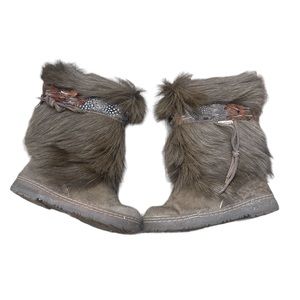 BearPaw Like New Furry Sheepskin Boots